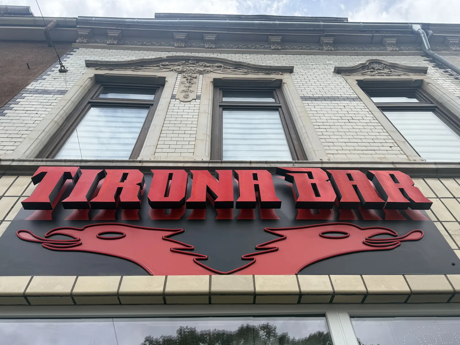 Eingang der Tirona Bar an der Hastedter Heerstraße